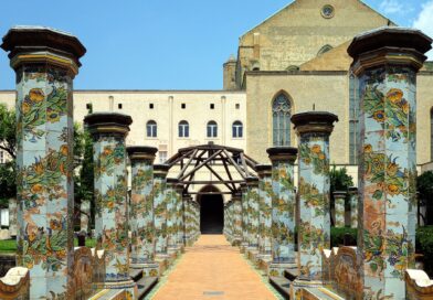 RESTAURO DEL CHIOSTRO MAIOLICATO DI SANTA CHIARA